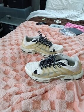 Nike Men’s Athletic Shoes in White and Beige with Black Accents